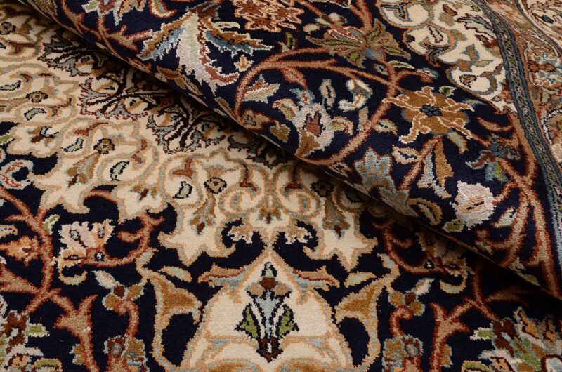 Kashmir Oriental Rug 187 × 282 cm, Silk, hand-knotted — view 4