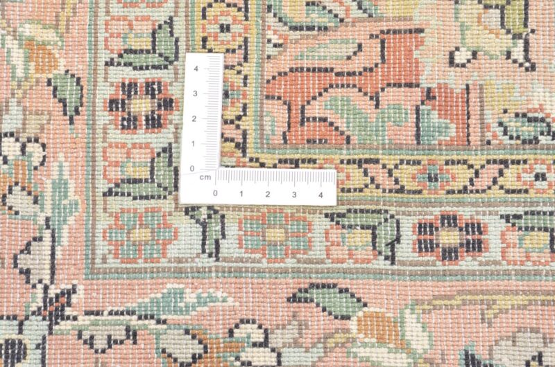 Kashmir Oriental Rug 190 × 276 cm, Silk, White/Beige, hand-knotted — view 3 Kashmir Oriental Rug 190 × 276 cm, Silk, White/Beige, hand-knotted — view 3