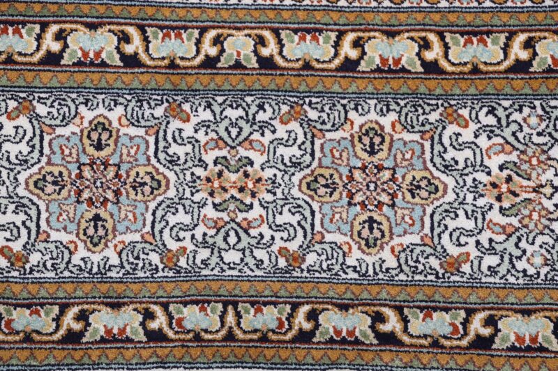 Kashmir Oriental Rug 208 × 297 cm, Silk, hand-knotted — view 8