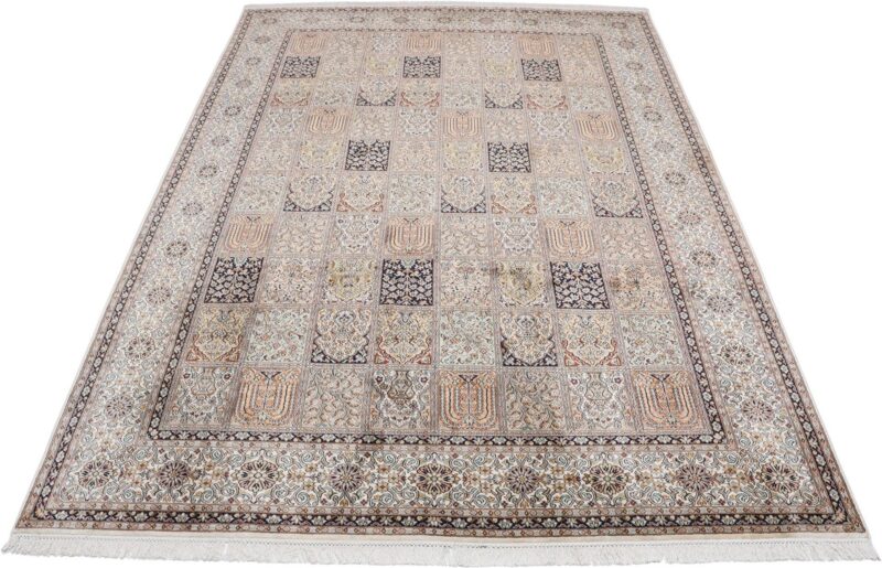Kashmir Oriental Rug 208 × 307 cm, Silk, hand-knotted, fine — view 2 Kashmir Oriental Rug 208 × 307 cm, Silk, hand-knotted, fine — view 2