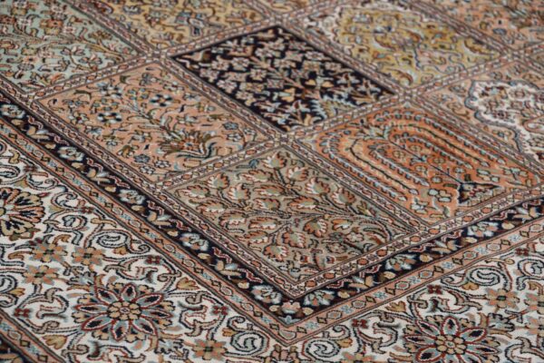Kashmir Oriental Rug 208 × 307 cm, Silk, hand-knotted, fine — view 5 Kashmir Oriental Rug 208 × 307 cm, Silk, hand-knotted, fine — view 5
