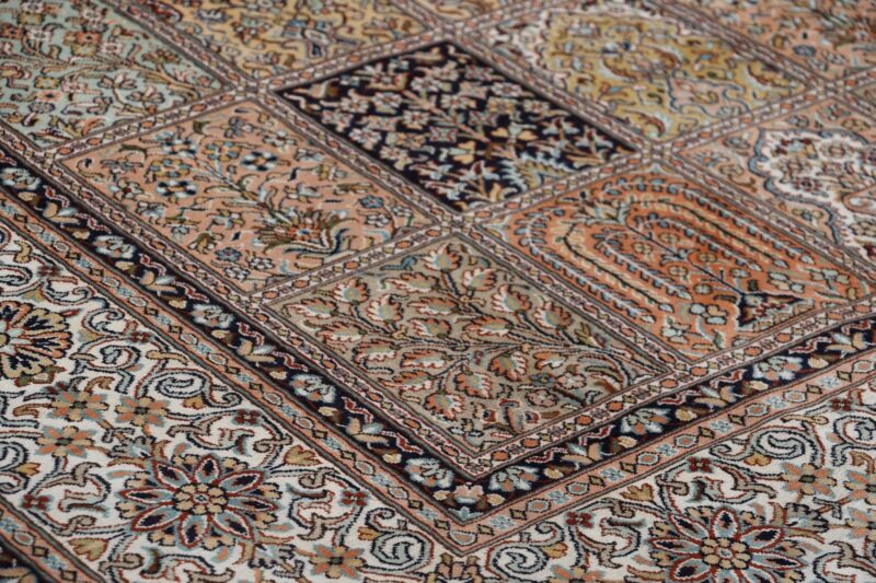 Kashmir Oriental Rug 208 × 307 cm, Silk, hand-knotted, fine — view 5 Kashmir Oriental Rug 208 × 307 cm, Silk, hand-knotted, fine — view 5