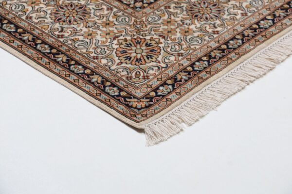 Kashmir Oriental Rug 208 × 307 cm, Silk, hand-knotted, fine — view 6 Kashmir Oriental Rug 208 × 307 cm, Silk, hand-knotted, fine — view 6