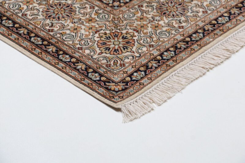 Kashmir Oriental Rug 208 × 307 cm, Silk, hand-knotted, fine — view 6 Kashmir Oriental Rug 208 × 307 cm, Silk, hand-knotted, fine — view 6