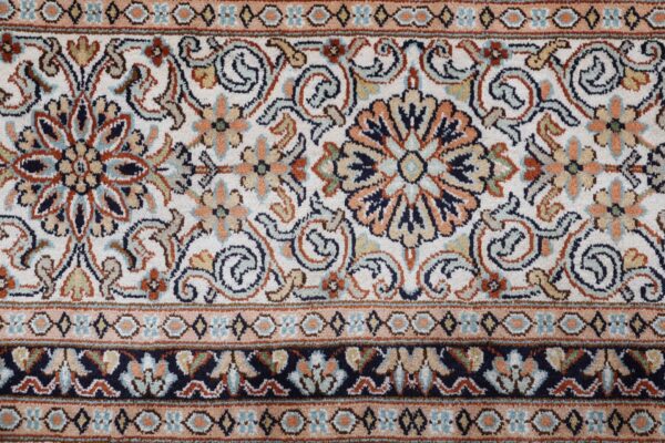 Kashmir Oriental Rug 208 × 307 cm, Silk, hand-knotted, fine — view 8 Kashmir Oriental Rug 208 × 307 cm, Silk, hand-knotted, fine — view 8