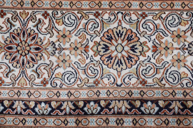 Kashmir Oriental Rug 208 × 307 cm, Silk, hand-knotted, fine — view 8 Kashmir Oriental Rug 208 × 307 cm, Silk, hand-knotted, fine — view 8
