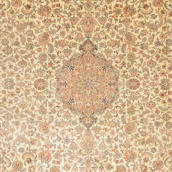 Kashmir Oriental Rug 214 × 310 cm, Silk, hand-knotted, pastel — view 4 Kashmir Oriental Rug 214 × 310 cm, Silk, hand-knotted, pastel — view 4