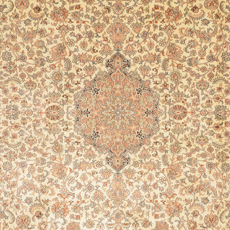Kashmir Oriental Rug 214 × 310 cm, Silk, hand-knotted, pastel — view 4 Kashmir Oriental Rug 214 × 310 cm, Silk, hand-knotted, pastel — view 4