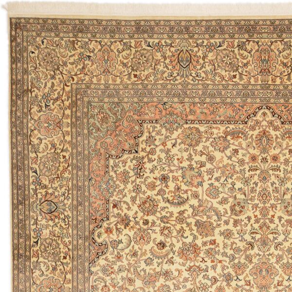Kashmir Oriental Rug 214 × 310 cm, Silk, hand-knotted, pastel — view 5 Kashmir Oriental Rug 214 × 310 cm, Silk, hand-knotted, pastel — view 5