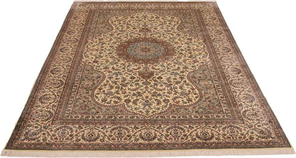 Kashmir Oriental Rug 214 × 311 cm, Silk, hand-knotted — view 2 Kashmir Oriental Rug 214 × 311 cm, Silk, hand-knotted — view 2