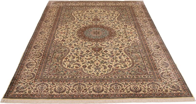 Kashmir Oriental Rug 214 × 311 cm, Silk, hand-knotted — view 2 Kashmir Oriental Rug 214 × 311 cm, Silk, hand-knotted — view 2
