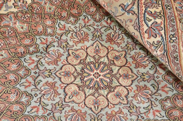 Kashmir Oriental Rug 214 × 311 cm, Silk, hand-knotted — view 5 Kashmir Oriental Rug 214 × 311 cm, Silk, hand-knotted — view 5