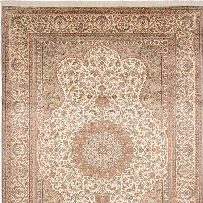 Kashmir Oriental Rug 214 × 311 cm, Silk, hand-knotted — view 7 Kashmir Oriental Rug 214 × 311 cm, Silk, hand-knotted — view 7