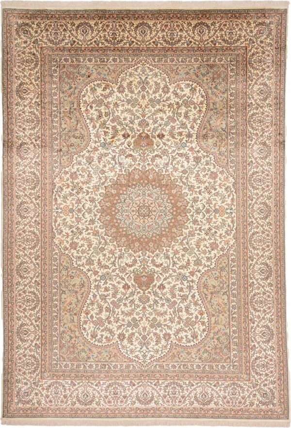 Kashmir Oriental Rug 214 × 311 cm, Silk, hand-knotted Kashmir Oriental Rug 214 × 311 cm, Silk, hand-knotted
