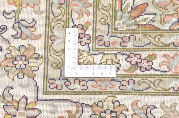 Kashmir Oriental Rug 217 × 313 cm, Silk, hand-knotted, sheen — view 3 Kashmir Oriental Rug 217 × 313 cm, Silk, hand-knotted, sheen — view 3