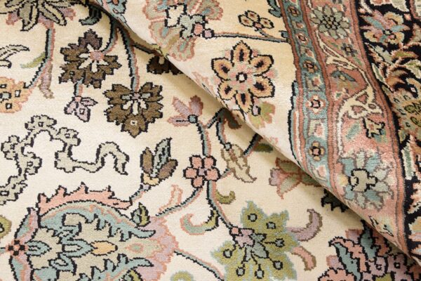 Kashmir Oriental Rug 228 × 330 cm, Silk, hand-knotted — view 4