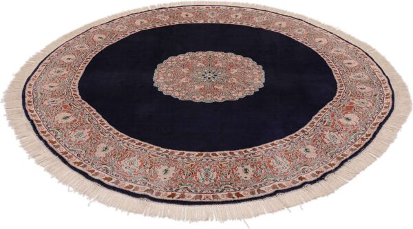 Kashmir Oriental Rug 240 × 240 cm, Silk, hand-knotted — view 2 Kashmir Oriental Rug 240 × 240 cm, Silk, hand-knotted — view 2