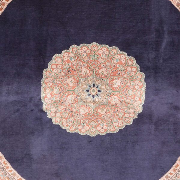 Kashmir Oriental Rug 240 × 240 cm, Silk, hand-knotted — view 4 Kashmir Oriental Rug 240 × 240 cm, Silk, hand-knotted — view 4