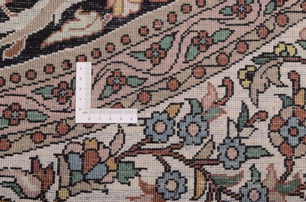 Kashmir Oriental Rug 243 × 243 cm, Silk, hand-knotted — view 3 Kashmir Oriental Rug 243 × 243 cm, Silk, hand-knotted — view 3