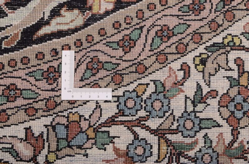 Kashmir Oriental Rug 243 × 243 cm, Silk, hand-knotted — view 3 Kashmir Oriental Rug 243 × 243 cm, Silk, hand-knotted — view 3