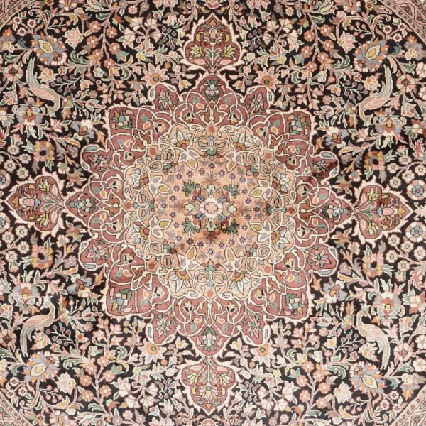 Kashmir Oriental Rug 243 × 243 cm, Silk, hand-knotted — view 4 Kashmir Oriental Rug 243 × 243 cm, Silk, hand-knotted — view 4