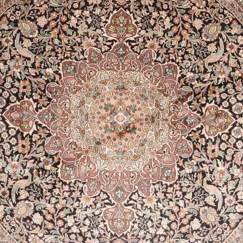 Kashmir Oriental Rug 243 × 243 cm, Silk, hand-knotted — view 4 Kashmir Oriental Rug 243 × 243 cm, Silk, hand-knotted — view 4