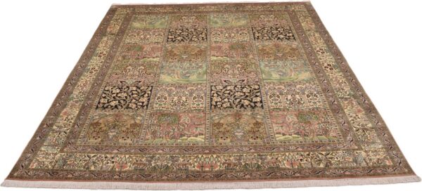 Kashmir Oriental Rug 243 × 307 cm, Silk, hand-knotted — view 2 Kashmir Oriental Rug 243 × 307 cm, Silk, hand-knotted — view 2
