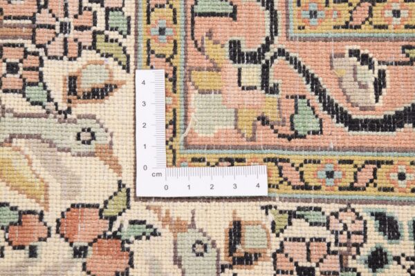 Kashmir Oriental Rug 243 × 307 cm, Silk, hand-knotted — view 3 Kashmir Oriental Rug 243 × 307 cm, Silk, hand-knotted — view 3