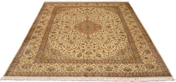 Kashmir Oriental Rug 243 × 336 cm, Silk, hand-knotted — view 2 Kashmir Oriental Rug 243 × 336 cm, Silk, hand-knotted — view 2