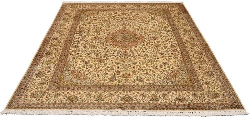 Kashmir Oriental Rug 243 × 336 cm, Silk, hand-knotted — view 2 Kashmir Oriental Rug 243 × 336 cm, Silk, hand-knotted — view 2