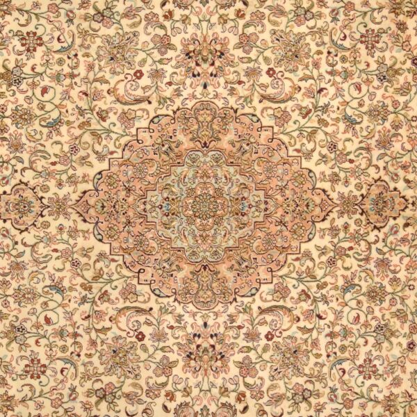 Kashmir Oriental Rug 243 × 336 cm, Silk, hand-knotted — view 4 Kashmir Oriental Rug 243 × 336 cm, Silk, hand-knotted — view 4