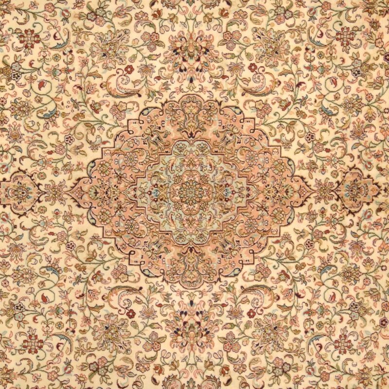 Kashmir Oriental Rug 243 × 336 cm, Silk, hand-knotted — view 4 Kashmir Oriental Rug 243 × 336 cm, Silk, hand-knotted — view 4