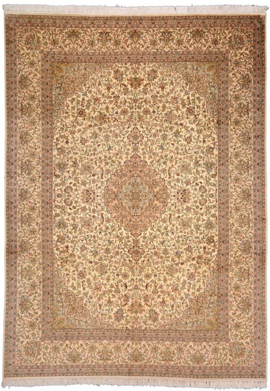 Kashmir Oriental Rug 243 × 336 cm, Silk, hand-knotted Kashmir Oriental Rug 243 × 336 cm, Silk, hand-knotted