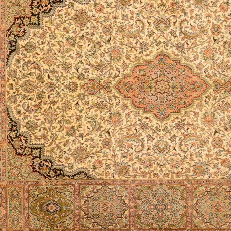 Kashmir Oriental Rug 246 × 315 cm, Silk, hand-knotted — view 4 Kashmir Oriental Rug 246 × 315 cm, Silk, hand-knotted — view 4