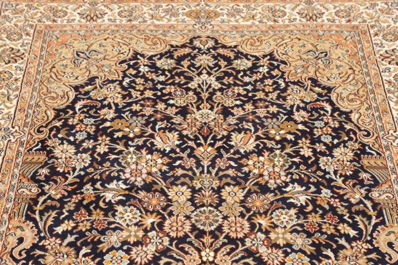 Kashmir Oriental Rug 122 × 189 cm, Silk, hand-knotted — view 8