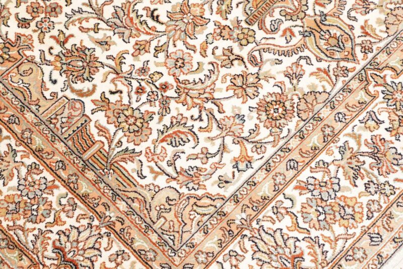 Kashmir Oriental Rug 126 × 191 cm, Silk, hand-knotted — view 6