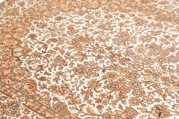 Kashmir Oriental Rug 126 × 191 cm, Silk, hand-knotted — view 7