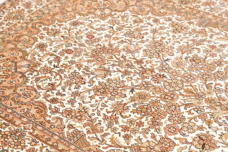Kashmir Oriental Rug 126 × 191 cm, Silk, hand-knotted — view 7