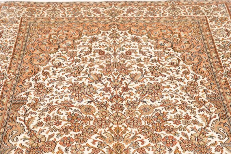 Kashmir Oriental Rug 126 × 191 cm, Silk, hand-knotted — view 8