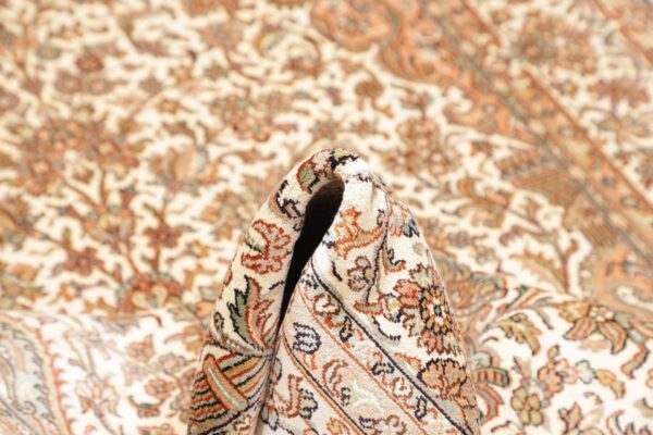 Kashmir Oriental Rug 126 × 191 cm, Silk, hand-knotted — view 9