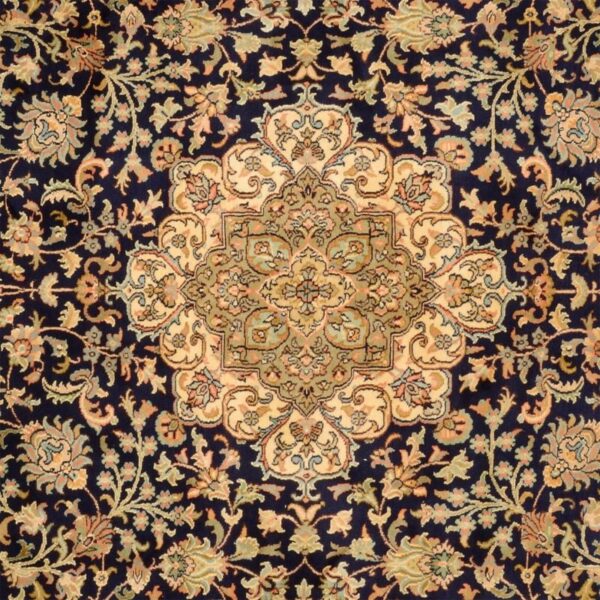Kashmir Oriental Rug 150 × 214 cm, Silk, hand-knotted — view 4 Kashmir Oriental Rug 150 × 214 cm, Silk, hand-knotted — view 4