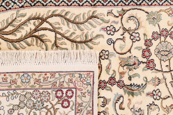 Kashmir Oriental Rug 153 × 217 cm, Silk, hand-knotted — view 7 Kashmir Oriental Rug 153 × 217 cm, Silk, hand-knotted — view 7