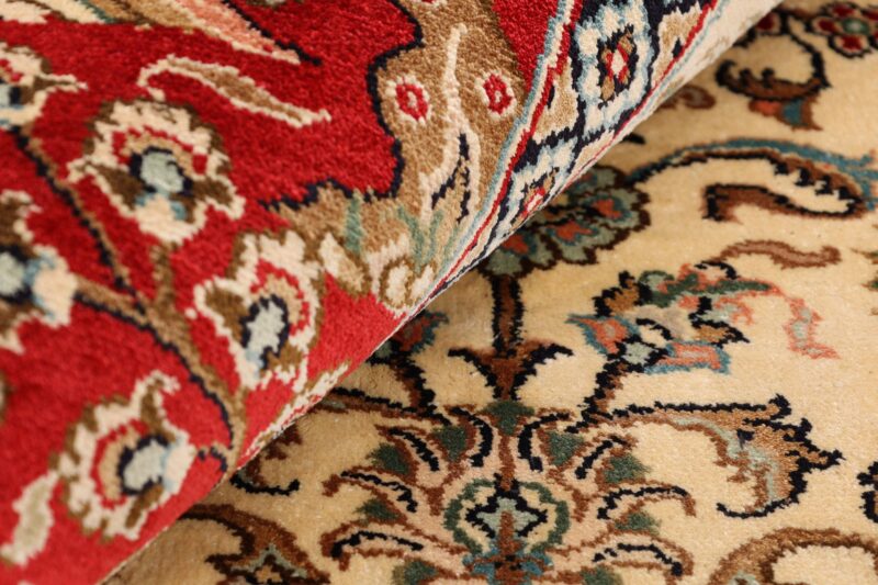 Kashmir Oriental Rug 153 × 217 cm, Silk, hand-knotted — view 8 Kashmir Oriental Rug 153 × 217 cm, Silk, hand-knotted — view 8