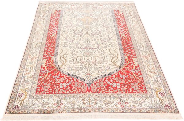 Kashmir Oriental Rug 153 × 217 cm, Silk, hand-knotted — view 3 Kashmir Oriental Rug 153 × 217 cm, Silk, hand-knotted — view 3