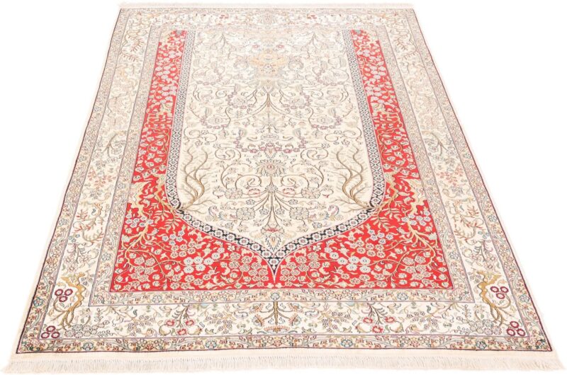Kashmir Oriental Rug 153 × 217 cm, Silk, hand-knotted — view 3 Kashmir Oriental Rug 153 × 217 cm, Silk, hand-knotted — view 3