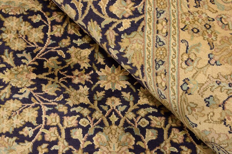 Kashmir Oriental Rug 154 × 208 cm, Silk, hand-knotted, pastel — view 4