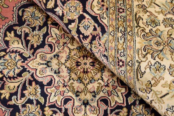 Kashmir Oriental Rug 154 × 221 cm, Silk, hand-knotted — view 4