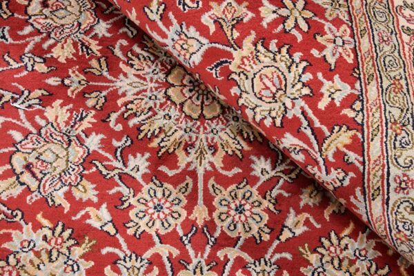 Kashmir Oriental Rug 157 × 217 cm, Silk, hand-knotted, fine — view 4 Kashmir Oriental Rug 157 × 217 cm, Silk, hand-knotted, fine — view 4