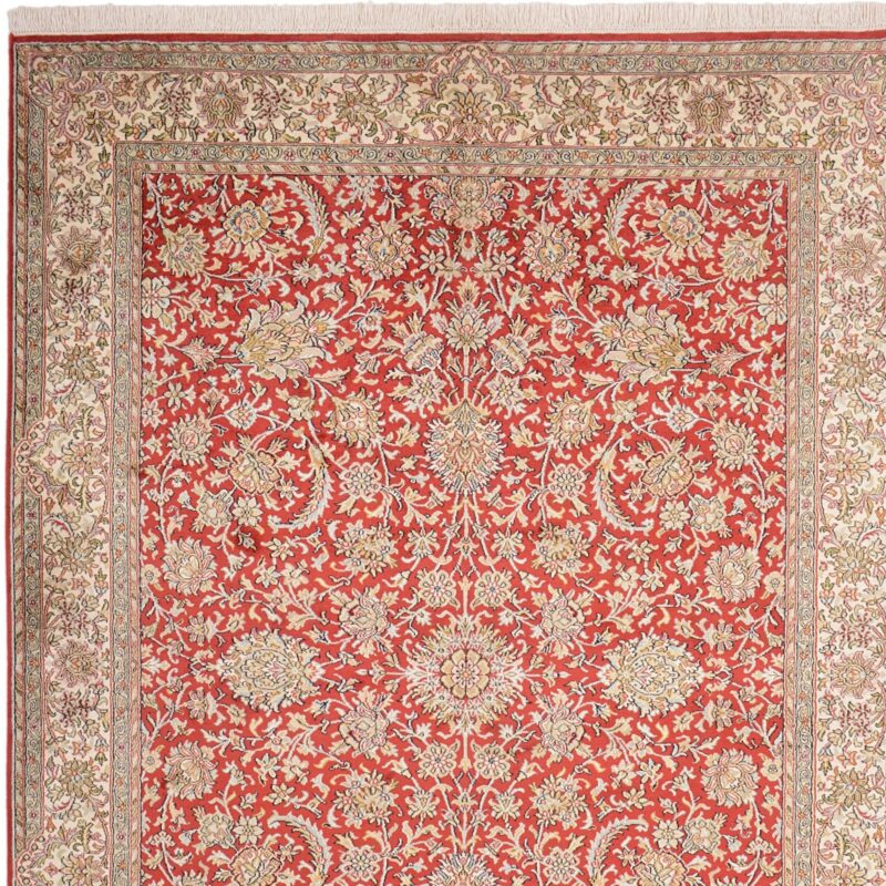 Kashmir Oriental Rug 157 × 217 cm, Silk, hand-knotted, fine — view 6 Kashmir Oriental Rug 157 × 217 cm, Silk, hand-knotted, fine — view 6