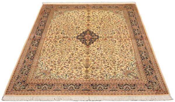Kashmir Oriental Rug 157 × 223 cm, Silk, hand-knotted — view 2 Kashmir Oriental Rug 157 × 223 cm, Silk, hand-knotted — view 2
